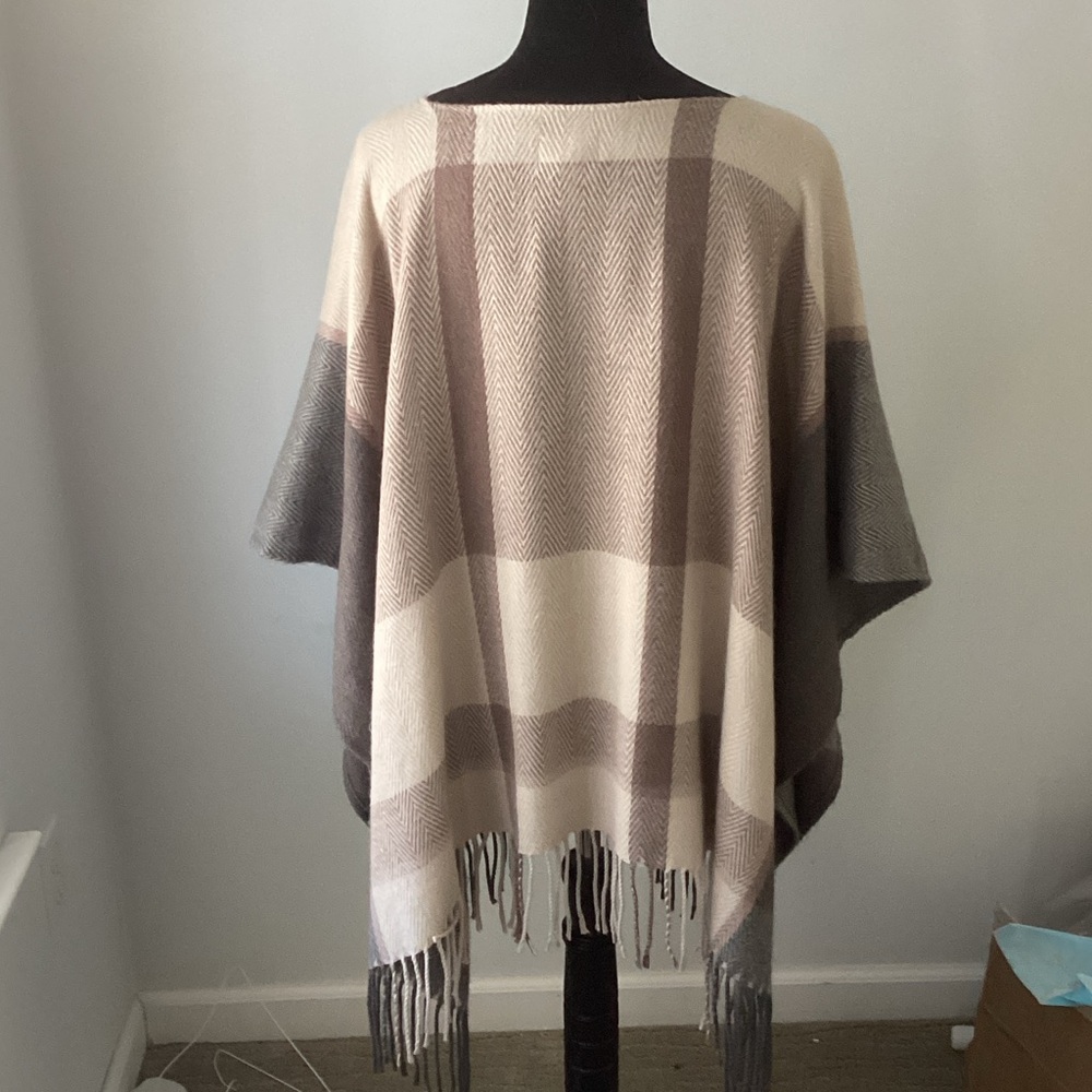 Euc Universal Thread Checkered Fringe Poncho - Cr… - image 4